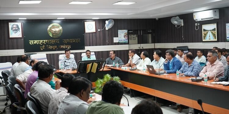 jamshedpur dc health meeting : जमशेदपु के उपायुक्त ने की स्वास्थ्य विभाग की बैठक, दुर्गा पूजा एवं आगामी त्योहारों के मद्देनजर खाद्य प्रतिष्ठानों में सघन जांच अभियान चलाने का निर्देश, नाइट ब्लड सर्वे शुरू करने का निर्देश jamshedpur dc health meeting : जमशेदपु के उपायुक्त ने की स्वास्थ्य विभाग की बैठक, दुर्गा पूजा एवं आगामी त्योहारों के मद्देनजर खाद्य प्रतिष्ठानों में सघन जांच अभियान चलाने का निर्देश, नाइट ब्लड सर्वे शुरू करने का निर्देश