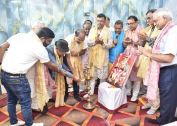 Jamshedpur golmuri agrasen jayanti celebration : गोलमुरी में अग्रसेन जयंती की प्रतियोगिताओं में दिखी प्रतिभाओं की रंगारंग छटा, मोर छड़ी और भात की बतीसी सजाओ स्पर्धा ने मोहा मन, गणिनाथ भवन में उमड़ा अग्रवाल समाज का उत्साह Jamshedpur golmuri agrasen jayanti celebration : गोलमुरी में अग्रसेन जयंती की प्रतियोगिताओं में दिखी प्रतिभाओं की रंगारंग छटा, मोर छड़ी और भात की बतीसी सजाओ स्पर्धा ने मोहा मन, गणिनाथ भवन में उमड़ा अग्रवाल समाज का उत्साह