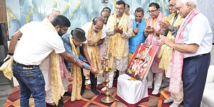 Jamshedpur golmuri agrasen jayanti celebration : गोलमुरी में अग्रसेन जयंती की प्रतियोगिताओं में दिखी प्रतिभाओं की रंगारंग छटा, मोर छड़ी और भात की बतीसी सजाओ स्पर्धा ने मोहा मन, गणिनाथ भवन में उमड़ा अग्रवाल समाज का उत्साह Jamshedpur golmuri agrasen jayanti celebration : गोलमुरी में अग्रसेन जयंती की प्रतियोगिताओं में दिखी प्रतिभाओं की रंगारंग छटा, मोर छड़ी और भात की बतीसी सजाओ स्पर्धा ने मोहा मन, गणिनाथ भवन में उमड़ा अग्रवाल समाज का उत्साह