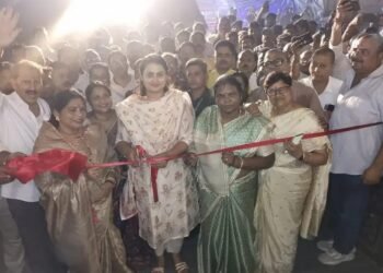 Adityapur puja pandal inauguration : आदित्यपुर एम टाइप के भव्य दुर्गा पूजा पंडाल का हुआ उद्घाटन, दर्शन के लिए उमड़ा श्रद्धालुओं का सैलाब, बिहार की खेल मंत्री श्रेयसी सिंह ने किया पंडाल का उद्घाटन