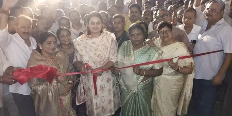 Adityapur puja pandal inauguration : आदित्यपुर एम टाइप के भव्य दुर्गा पूजा पंडाल का हुआ उद्घाटन, दर्शन के लिए उमड़ा श्रद्धालुओं का सैलाब, बिहार की खेल मंत्री श्रेयसी सिंह ने किया पंडाल का उद्घाटन Adityapur puja pandal inauguration : आदित्यपुर एम टाइप के भव्य दुर्गा पूजा पंडाल का हुआ उद्घाटन, दर्शन के लिए उमड़ा श्रद्धालुओं का सैलाब, बिहार की खेल मंत्री श्रेयसी सिंह ने किया पंडाल का उद्घाटन