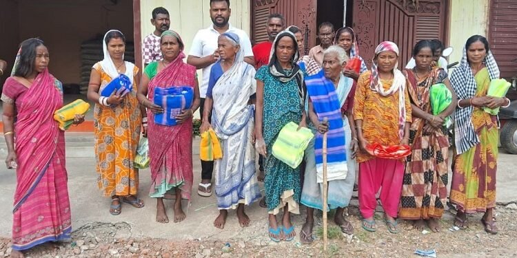 Jaamshedpur bjym seva sankalp campaign : भाजयुमो ने सेवा संकल्प अभियान के तहत घाघीडीह में किया सेवा कार्य, क्षेत्र के जरूरतमंदों एवं बुजुर्गों के बीच किया मच्छरदानी का वितरण Jaamshedpur bjym seva sankalp campaign : भाजयुमो ने सेवा संकल्प अभियान के तहत घाघीडीह में किया सेवा कार्य, क्षेत्र के जरूरतमंदों एवं बुजुर्गों के बीच किया मच्छरदानी का वितरण