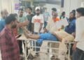 Jamshedpur hungama in mgmch : जमशेदपुर एमजीएम अस्पताल में वृद्ध की मौत के बाद परिजनों का हंगामा, अस्पताल परिसर में की तोड़फोड़, मशीन भी की गई क्षतिग्रस्त Jamshedpur hungama in mgmch : जमशेदपुर एमजीएम अस्पताल में वृद्ध की मौत के बाद परिजनों का हंगामा, अस्पताल परिसर में की तोड़फोड़, मशीन भी की गई क्षतिग्रस्त