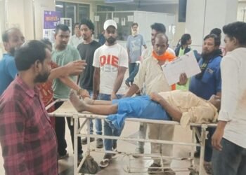 Jamshedpur hungama in mgmch : जमशेदपुर एमजीएम अस्पताल में वृद्ध की मौत के बाद परिजनों का हंगामा, अस्पताल परिसर में की तोड़फोड़, मशीन भी की गई क्षतिग्रस्त