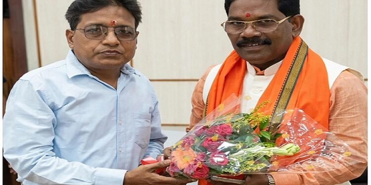 West singhbhum new durcc member : क्योंझर सांसद अनंत नायक की अनुशंसा पर शशि अग्रवाल बने चक्रधरपुर रेल मंडल डीआरयूसीसी के सदस्य, 1 सितंबर 2026 से 31 अगस्त 2028 तक रहेगा उनका कार्यकाल