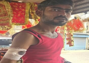 Jamshedpur clash : गोलपहाड़ी में ग्राहक को लेकर दो दुकानदारों में विवाद के बाद एक दुकानदार पर हमला, दूसरे दुकानवालों ने नारियल छीलनेवाले हुक से मारकर किया घायल