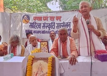 Jamshedpur rural Jharkhand sahitya sanskriti parishad annual function : हाता माताजी आश्रम में झारखंड साहित्य संस्कृति परिषद का 23वां वार्षिकोत्सव आयोजित, शिक्षक, साहित्यकार, कलाकार, समाजसेवी व स्कूली बच्चे सम्मानित Jamshedpur rural Jharkhand sahitya sanskriti parishad annual function : हाता माताजी आश्रम में झारखंड साहित्य संस्कृति परिषद का 23वां वार्षिकोत्सव आयोजित, शिक्षक, साहित्यकार, कलाकार, समाजसेवी व स्कूली बच्चे सम्मानित