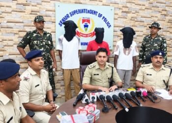 Jamshedpur three criminals arrested with arms : कदमा में देसी पिस्टल, 19 जिंदा गोलियों के साथ तीन अपराधी गिरफ्तार, पुलिस ने उनके साथ रहे एक नाबालिग को भी पकड़ा, आदित्यपुर के विक्की नंदी की हत्या की थी योजना