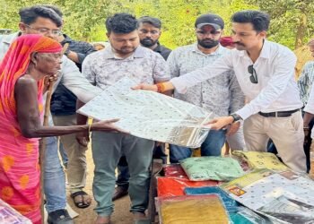 Jamshedpur voice of humanity : दुर्गापूजा के अवसर पर सुदूर बेलडीह टोला पहुंची वॉयस ऑफ ह्यूमैनिटी की टीम, ग्रामीण बुजुर्गों व बच्चों में बांटीं खुशियां, साड़ी, कपड़े, मिठाइयां पाकर खिले सबके चेहरे Jamshedpur voice of humanity : दुर्गापूजा के अवसर पर सुदूर बेलडीह टोला पहुंची वॉयस ऑफ ह्यूमैनिटी की टीम, ग्रामीण बुजुर्गों व बच्चों में बांटीं खुशियां, साड़ी, कपड़े, मिठाइयां पाकर खिले सबके चेहरे