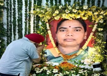 Jharkhand ramgarh kale pays homage to rupi soren : समाजसेवी अमरप्रीत सिंह काले ने मुख्यमंत्री हेमंत सोरेन से मिलकर उनकी माता स्व रूपी सोरेन को श्रद्धांजलि अर्पित की Jharkhand ramgarh kale pays homage to rupi soren : समाजसेवी अमरप्रीत सिंह काले ने मुख्यमंत्री हेमंत सोरेन से मिलकर उनकी माता स्व रूपी सोरेन को श्रद्धांजलि अर्पित की