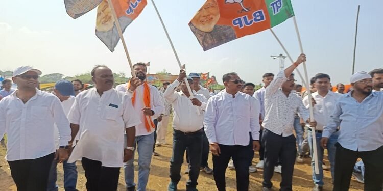 Jamshedpur bjp sonari mandal : भाजपा सोनारी मंडल ने भादूडीह में पार्टी कार्यक्रम में की शिरकत, पूर्व आजसू नेता हरेलाल महतो ने थामा भाजपा का दामन Jamshedpur bjp sonari mandal : भाजपा सोनारी मंडल ने भादूडीह में पार्टी कार्यक्रम में की शिरकत, पूर्व आजसू नेता हरेलाल महतो ने थामा भाजपा का दामन