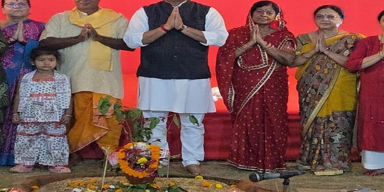 Jamshedpur ashiana anantara navratri : आशियाना अनंतरा में नवरात्र के प्रथम दिन सामूहिक संकल्प के साथ आरंभ हुआ मां दुर्गा का पाठ, महानवमी को सोसाइटी की महिलाएं करेंगे डांडिया का प्रदर्शन Jamshedpur ashiana anantara navratri : आशियाना अनंतरा में नवरात्र के प्रथम दिन सामूहिक संकल्प के साथ आरंभ हुआ मां दुर्गा का पाठ, महानवमी को सोसाइटी की महिलाएं करेंगे डांडिया का प्रदर्शन
