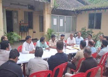 Jamshedpur telco peace committee meeting : टेल्को थाना प्रभारी ने थाना शांति समिति के सदस्यों के साथ की बैठक, दुर्गापूजा शांति पूर्वक संपन्न कराने की तैयारियों पर विस्तार से हुआ विचार Jamshedpur telco peace committee meeting : टेल्को थाना प्रभारी ने थाना शांति समिति के सदस्यों के साथ की बैठक, दुर्गापूजा शांति पूर्वक संपन्न कराने की तैयारियों पर विस्तार से हुआ विचार