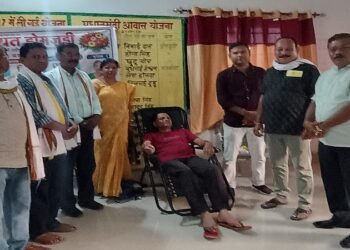 Jamshedpur rural blood donation : जादूगोड़ा के डोमजुड़ी में आयोजित रक्तदान शिविर में 64 यूनिट रक्त संग्रह, हर तीन महीने में रक्तदान शिविर करने का लिया गया निर्णय
