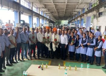 Jamshhedpur tata motors welcome program : टाटा मोटर्स के फाइनल डिवीजन में अध्यक्ष, महामंत्री व कंपनी के अधिकारियों का हुआ स्वागत, अध्यक्ष-महामंत्री ने कर्मियों का लक्ष्य पूरा करने के लिए किया आह्वान