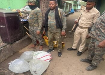 Jamshedpur excise deptt raids : दुर्गा पूजा से पूर्व शराब के अवैध ठिकानों पर उत्पाद विभाग का छापा, 320 लीटर महुआ शराब जब्त, सीतारामडेरा, भालूबासा, बर्मामाइंस व परसुडीह क्षेत्र में चला अभियान, Jamshedpur excise deptt raids : दुर्गा पूजा से पूर्व शराब के अवैध ठिकानों पर उत्पाद विभाग का छापा, 320 लीटर महुआ शराब जब्त, सीतारामडेरा, भालूबासा, बर्मामाइंस व परसुडीह क्षेत्र में चला अभियान,
