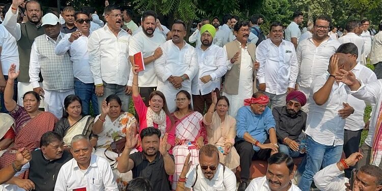 jharkhand ex minister banna gupta in delhi : लोकतंत्र, संविधान और मताधिकार की रक्षा के लिए दिल्ली में आयोजित आंदोलन में पूर्व मंत्री बन्ना गुप्ता एवं मेयर सुधा गुप्ता हुए शामिल, कांग्रेस के जमशेदपुर अध्यक्ष ने भी दिल्ली में दिखायी ताकत jharkhand ex minister banna gupta in delhi : लोकतंत्र, संविधान और मताधिकार की रक्षा के लिए दिल्ली में आयोजित आंदोलन में पूर्व मंत्री बन्ना गुप्ता एवं मेयर सुधा गुप्ता हुए शामिल, कांग्रेस के जमशेदपुर अध्यक्ष ने भी दिल्ली में दिखायी ताकत
