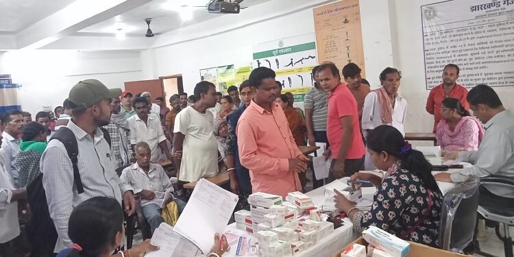 Jamshedpur rural stress relief camp : बहरागोड़ा सीएचसी में विशेष तनाव मुक्ति शिविर आयोजित, 92 मरीजों ने शिविर का उठाया लाभ Jamshedpur rural stress relief camp : बहरागोड़ा सीएचसी में विशेष तनाव मुक्ति शिविर आयोजित, 92 मरीजों ने शिविर का उठाया लाभ