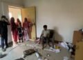 Saraikela theft : कपाली स्थित न्यू आजाद कॉलोनी के घर में चोरी, गैस सिलेंडर से स्विच बोर्ड तक उखाड़ ले गए चोर, देखें video