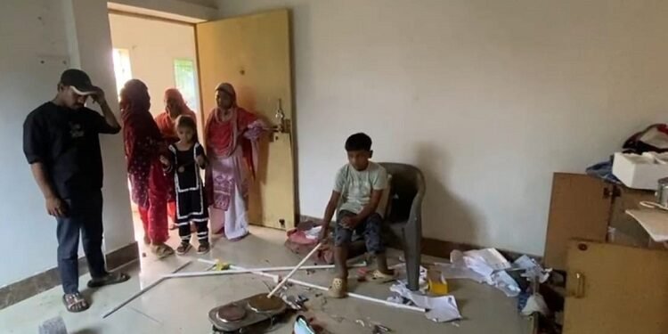 Saraikela theft : कपाली स्थित न्यू आजाद कॉलोनी के घर में चोरी, गैस सिलेंडर से स्विच बोर्ड तक उखाड़ ले गए चोर, देखें video