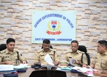 Jamshedpur dig meeting : गोलमुरी बैंक लूटकांड की डीआइजी ने की समीक्षा,  दुर्गापूजा के दौरान सुरक्षा को लेकर भी दिये निर्देश