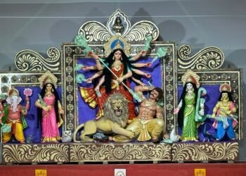 Jamshedpur new ds flat durgapuja : न्यू डी एस फ्लैट दुर्गा एवं काली पूजा कमिटी के पंडाल का हुआ उद्घाटन, विधायक पूर्णिमा साहू एवं भाजपा जिला प्रभारी दिनेश कुमार हुए शामिल