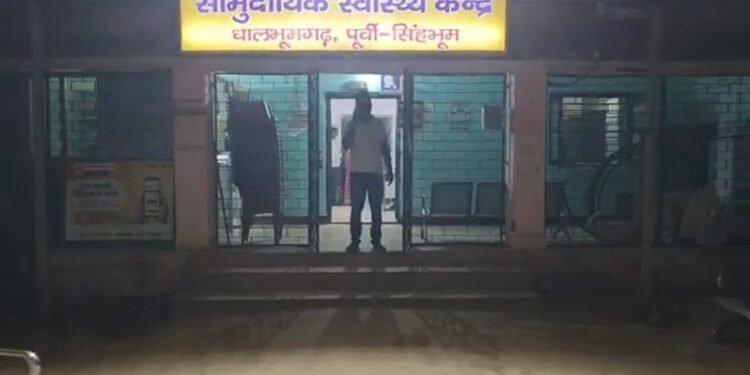 Jamshedpur rural accident : चाकुलिया धालभूमगढ़ सड़क पर ट्रक की चपेट में आकर युवक घायल, समय पर बेहतर इलाज न मिल पाने से हुई मौत, युवक की मौत को लेकर लोगों में भारी आक्रोश