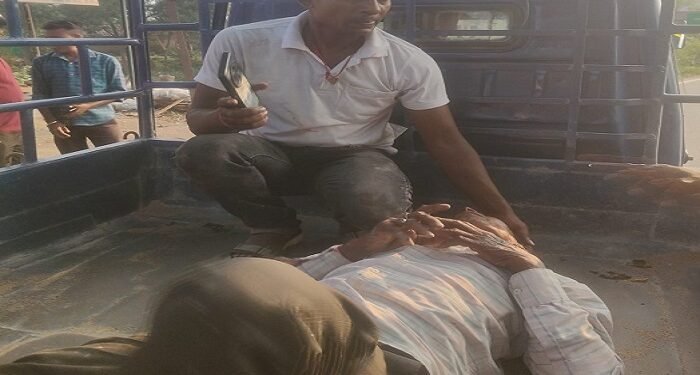 Jamshedpur rural accident : 108 एंबुलेंस को नहीं लगा फोन, निजी टेंपो से अस्पताल भेजे गए घायल, गालूडीह-नरसिंहपुर रोड पर बाइक दुर्घटना में दो गंभीर Jamshedpur rural accident : 108 एंबुलेंस को नहीं लगा फोन, निजी टेंपो से अस्पताल भेजे गए घायल, गालूडीह-नरसिंहपुर रोड पर बाइक दुर्घटना में दो गंभीर