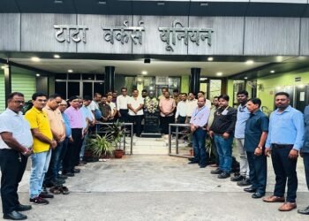 tata workers union pays homage to ex president : टाटा वर्कर्स यूनियन के पूर्व अध्यक्ष स्वर्गीय वीजी गोपाल को दी गयी श्रद्धांजलि, 30 साल पहले यूनियन परिसर में ही कर दी गयी थी अध्यक्ष की हत्या tata workers union pays homage to ex president : टाटा वर्कर्स यूनियन के पूर्व अध्यक्ष स्वर्गीय वीजी गोपाल को दी गयी श्रद्धांजलि, 30 साल पहले यूनियन परिसर में ही कर दी गयी थी अध्यक्ष की हत्या