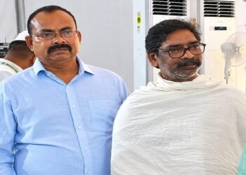 jugsalai mla mangal kalindi : मुख्यमंत्री से मिले विधायक मंगल कालिंदी, मां रूपी सोरेन के निधन पर जताया शोक jugsalai mla mangal kalindi : मुख्यमंत्री से मिले विधायक मंगल कालिंदी, मां रूपी सोरेन के निधन पर जताया शोक