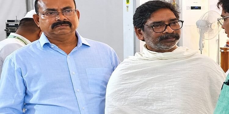 jugsalai mla mangal kalindi : मुख्यमंत्री से मिले विधायक मंगल कालिंदी, मां रूपी सोरेन के निधन पर जताया शोक jugsalai mla mangal kalindi : मुख्यमंत्री से मिले विधायक मंगल कालिंदी, मां रूपी सोरेन के निधन पर जताया शोक