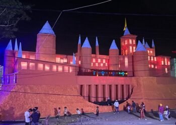 jamshedpur durga puja : कदमा रानीकुदर हिंद क्लब के पंडाल के पट खुले, हैरी पॉटर थीम पर बना है दुर्गा पूजा पंडाल jamshedpur durga puja : कदमा रानीकुदर हिंद क्लब के पंडाल के पट खुले, हैरी पॉटर थीम पर बना है दुर्गा पूजा पंडाल