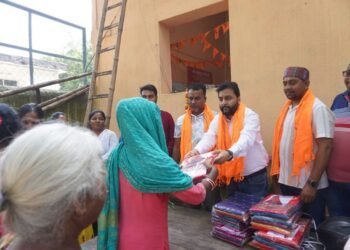 Jamshedpur voice of jsr saree distribution : वॉयस ऑफ जमशेदपुर ने बिरसानगर में किया साड़ी वितरण, जरूरतमंद महिलाओं के चेहरों पर लौटी मुस्कान Jamshedpur voice of jsr saree distribution : वॉयस ऑफ जमशेदपुर ने बिरसानगर में किया साड़ी वितरण, जरूरतमंद महिलाओं के चेहरों पर लौटी मुस्कान