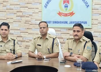 Jamshedpur police on alert for durgapuja : दुर्गापूजा के दौरान शहर में विधि-व्यवस्था बनाए रखने के लिए जिला पुलिस अलर्ट, पूजा के मद्देनजर शहर में 2000 पुलिस कर्मी तैनात