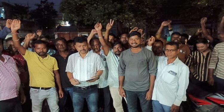 Jamshedpur rural ucil contractor labor demands : यूसिल के सात हजार ठेका मजदूर 19 अक्टूबर से जाएंगे हड़ताल पर, अर्जित छुट्टी व बोनस के भुगतान की मांग को लेकर प्रबंधन को दिया अल्टीमेटम