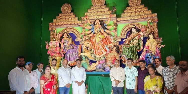 jamshedpur durga puja : जुगसलाई विधायक मंगल कालिंदी ने किया कई दुर्गा पूजा पंडालों का उदघाटन, मंगल ने कहा – दुर्गापूजा धार्मिक आस्था के साथ-साथ सांस्कृतिक विरासत और सामाजिक एकता का प्रतीक है