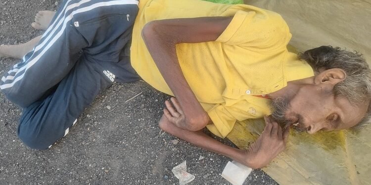 Chandil unknown deadbody found : चांडिल में अज्ञात वृद्ध का शव बरामद, पहचान में जुटी पुलिस Chandil unknown deadbody found : चांडिल में अज्ञात वृद्ध का शव बरामद, पहचान में जुटी पुलिस