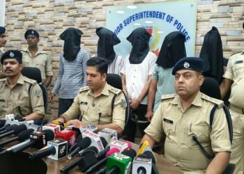 Jamshedpur five paddlers arrested with brown sugar : परसुडीह में ब्राउन शुगर की खरीद-बिक्री और सेवन के आरोप में पांच गिरफ्तार, पांचों के पास से 15.76 ग्राम ब्राउन शुगर बरामद, बताया परसुडीह का मनजीत देता है ब्राउन शुगर