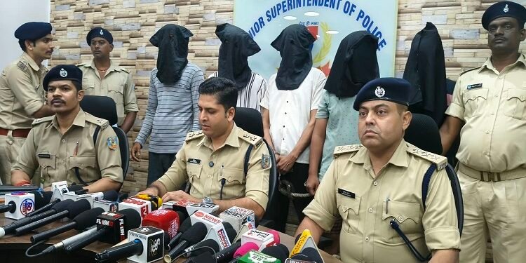 Jamshedpur five paddlers arrested with brown sugar : परसुडीह में ब्राउन शुगर की खरीद-बिक्री और सेवन के आरोप में पांच गिरफ्तार, पांचों के पास से 15.76 ग्राम ब्राउन शुगर बरामद, बताया परसुडीह का मनजीत देता है ब्राउन शुगर Jamshedpur five paddlers arrested with brown sugar : परसुडीह में ब्राउन शुगर की खरीद-बिक्री और सेवन के आरोप में पांच गिरफ्तार, पांचों के पास से 15.76 ग्राम ब्राउन शुगर बरामद, बताया परसुडीह का मनजीत देता है ब्राउन शुगर