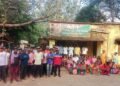 Jamshedpur rural park workers on strike : चाकुलिया के आमलागोड़ा के पास वन विभाग के पार्क के मजदूरों को महीनों से वेतन नहीं, आक्रोशित मजदूरों ने वन कार्यालय में दिया धरना Jamshedpur rural park workers on strike : चाकुलिया के आमलागोड़ा के पास वन विभाग के पार्क के मजदूरों को महीनों से वेतन नहीं, आक्रोशित मजदूरों ने वन कार्यालय में दिया धरना