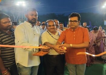 Jamshhedpur rural turamdih puja pandal inauguration : तुरामडीह यूसिल प्रोजेक्ट की आवासीय कॉलोनी में पूजा पंडाल का हुआ उद्घाटन, महाप्रबंधक आर के मिश्रा ने फीता काट कर उद्घाटन किया, भक्तों के लिए खुले पंडाल के पट