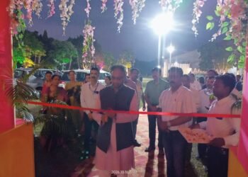 Jamshedpur rural narwa puja pandal inauguration : नरवा पहाड़ यूसिल कॉलोनी में यूसिल के सीएमडी ने किया दुर्गापूजा पंडाल का उद्घाटन, पूजा समिति के सदस्यों का किया उत्साह वर्धन