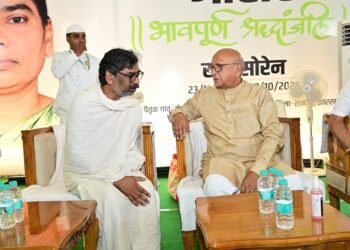 jamshedpur mla saryu roy : जमशेदपुर के विधायक सरयू राय ने मुख्यमंत्री से की मुलाकात, मुख्यमंत्री की मां को दी श्रद्धांजलि