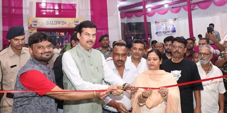 jharkhand ex minister banna gupta : पूर्व मंत्री बन्ना गुप्ता एवं मानगो मेयर सुधा गुप्ता ने जमशेदपुर के विभिन्न पूजा पंडालों का किया उदघाटन, राज्य की सुख-समृद्धि की कामना. jharkhand ex minister banna gupta : पूर्व मंत्री बन्ना गुप्ता एवं मानगो मेयर सुधा गुप्ता ने जमशेदपुर के विभिन्न पूजा पंडालों का किया उदघाटन, राज्य की सुख-समृद्धि की कामना.