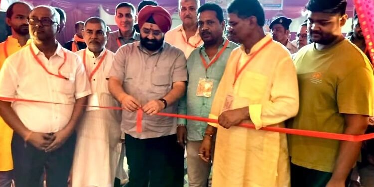 jamshedpur bjp leader kale : झारखंड भाजपा के पूर्व प्रवक्ता अमरप्रीत सिंह काले ने कई पूजा पंडालों का किया उदघाटन, लगाये मां दुर्गा के जयकारे jamshedpur bjp leader kale : झारखंड भाजपा के पूर्व प्रवक्ता अमरप्रीत सिंह काले ने कई पूजा पंडालों का किया उदघाटन, लगाये मां दुर्गा के जयकारे