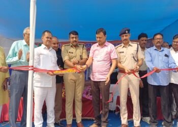 Adityapur watch tower inauguration : आदित्यपुर में एसडीपीओ, सीओ व थाना प्रभारी ने दुर्गापूजा वॉच टावर का किया उद्घाटन, विसर्जन तक 24 घंटे सेवा में समर्पित रहेंगे शांति समिति सदस्य, एंबुलेंस व स्वास्थ्य दल की भी की जाएगी तैनाती : पुरेंद्रनारायण सिंह