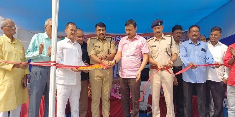 Adityapur watch tower inauguration : आदित्यपुर में एसडीपीओ, सीओ व थाना प्रभारी ने दुर्गापूजा वॉच टावर का किया उद्घाटन, विसर्जन तक 24 घंटे सेवा में समर्पित रहेंगे शांति समिति सदस्य, एंबुलेंस व स्वास्थ्य दल की भी की जाएगी तैनाती : पुरेंद्रनारायण सिंह Adityapur watch tower inauguration : आदित्यपुर में एसडीपीओ, सीओ व थाना प्रभारी ने दुर्गापूजा वॉच टावर का किया उद्घाटन, विसर्जन तक 24 घंटे सेवा में समर्पित रहेंगे शांति समिति सदस्य, एंबुलेंस व स्वास्थ्य दल की भी की जाएगी तैनाती : पुरेंद्रनारायण सिंह