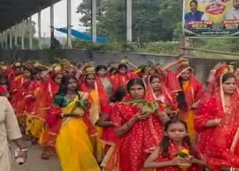 Jamshedpur rural sanatani yuva manch pandal : चाकुलिया के सनातनी युवा मंच दुर्गा पूजा कमेटी से निकली भव्य कलश यात्रा, कमेटी की ओर से आयोजित प्रोजेक्टर शो लोगों को कर रहा आकर्षित Jamshedpur rural sanatani yuva manch pandal : चाकुलिया के सनातनी युवा मंच दुर्गा पूजा कमेटी से निकली भव्य कलश यात्रा, कमेटी की ओर से आयोजित प्रोजेक्टर शो लोगों को कर रहा आकर्षित