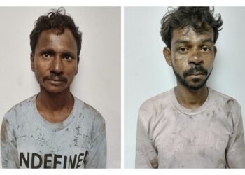 Jamshedpur two thieves arrested : टाटा स्टील परिसर में चोरी की कोशिश नाकाम, सुरक्षा कर्मियों ने जुगसलाई निवासी दो संदिग्धों को पकड़ा Jamshedpur two thieves arrested : टाटा स्टील परिसर में चोरी की कोशिश नाकाम, सुरक्षा कर्मियों ने जुगसलाई निवासी दो संदिग्धों को पकड़ा