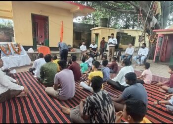 Jamshedpur rural rss dhwaj pujan : चाकुलिया में राष्ट्रीय स्वयंसेवक संघ के 101वें वर्ष के उपलक्ष्य में हुआ ध्वज पूजन, शस्त्र पूजन एवं बौद्धिक कार्यक्रम। Jamshedpur rural rss dhwaj pujan : चाकुलिया में राष्ट्रीय स्वयंसेवक संघ के 101वें वर्ष के उपलक्ष्य में हुआ ध्वज पूजन, शस्त्र पूजन एवं बौद्धिक कार्यक्रम।